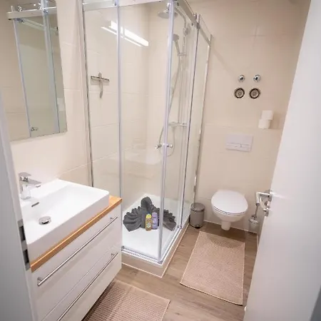 Fullhouse - - L96 - Smarttv - Nespresso - 2 Queensize Beds דירה