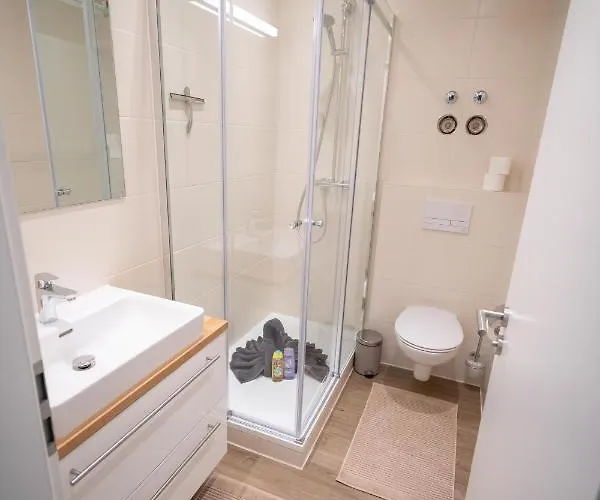 Fullhouse - - L96 - Smarttv - Nespresso - 2 Queensize Beds شقة