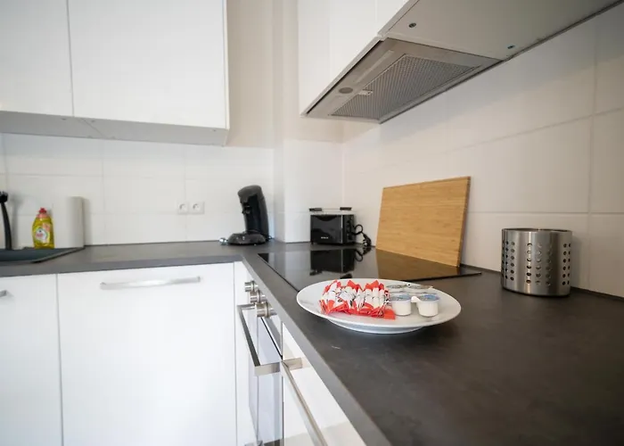 Fullhouse - - L96 - Smarttv - Nespresso - 2 Queensize Beds * اتسوكو